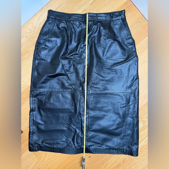 ❌SOLD❌ Vintage Jacobson’s leather skirt, fits more like a size 10-12 - Picture 2 of 5